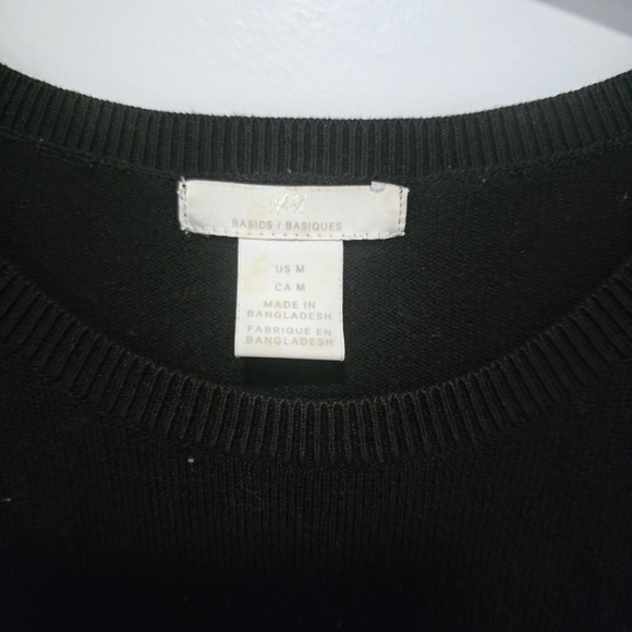 Classic Black Long Sleeve Sweater- Size Medium - Picture 2 of 6